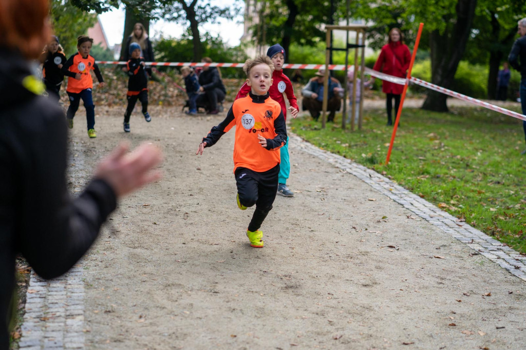 Charytatywny bieg dla Mikołaja na piątkę. Około 150. młodych sportowców na starcie!