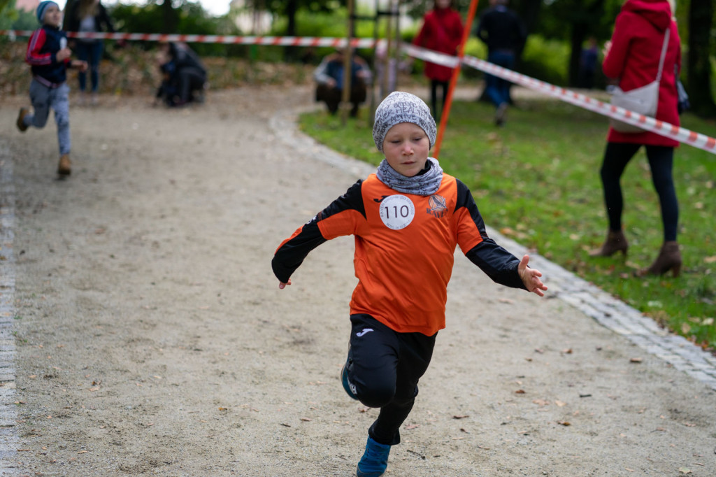 Charytatywny bieg dla Mikołaja na piątkę. Około 150. młodych sportowców na starcie!