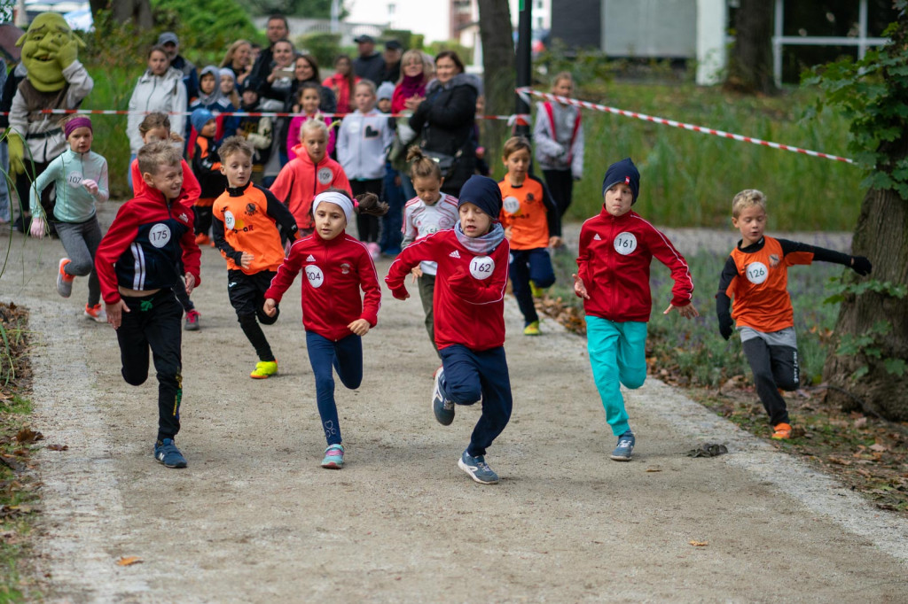 Charytatywny bieg dla Mikołaja na piątkę. Około 150. młodych sportowców na starcie!