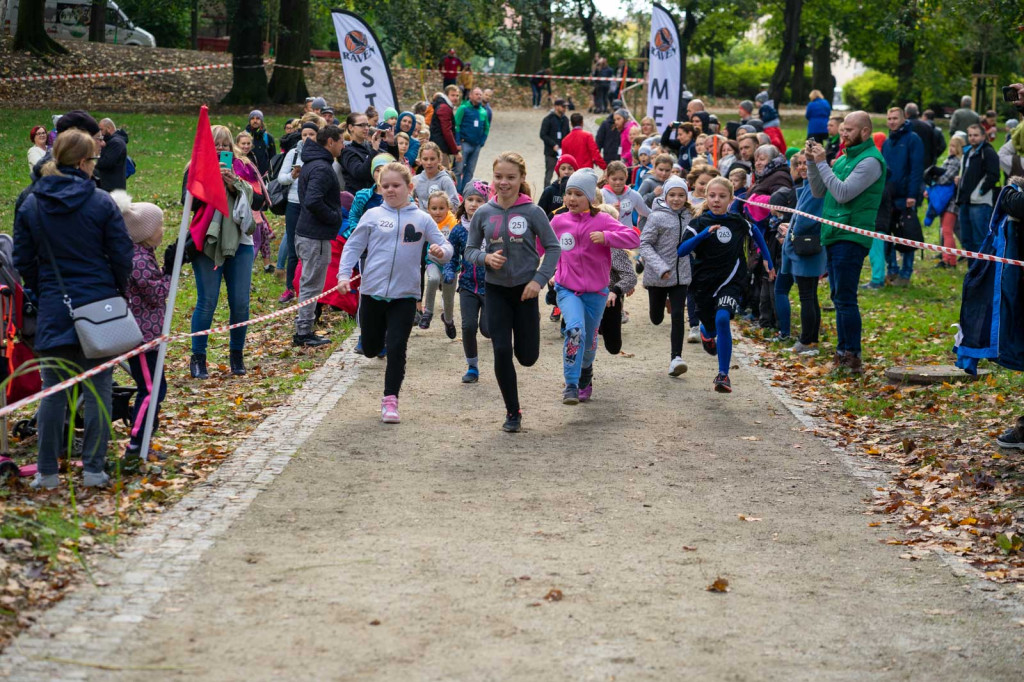 Charytatywny bieg dla Mikołaja na piątkę. Około 150. młodych sportowców na starcie!