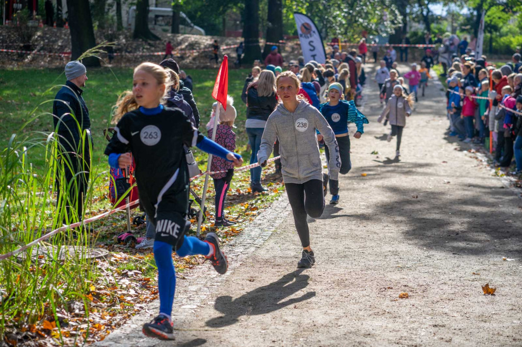 Charytatywny bieg dla Mikołaja na piątkę. Około 150. młodych sportowców na starcie!