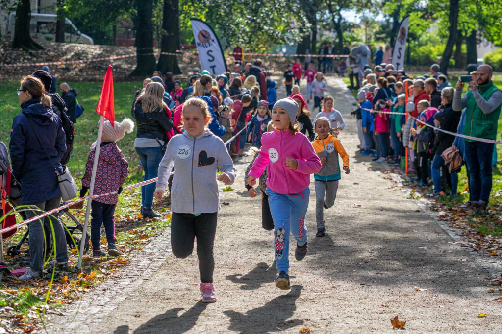 Charytatywny bieg dla Mikołaja na piątkę. Około 150. młodych sportowców na starcie!