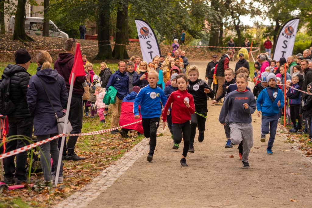 Charytatywny bieg dla Mikołaja na piątkę. Około 150. młodych sportowców na starcie!