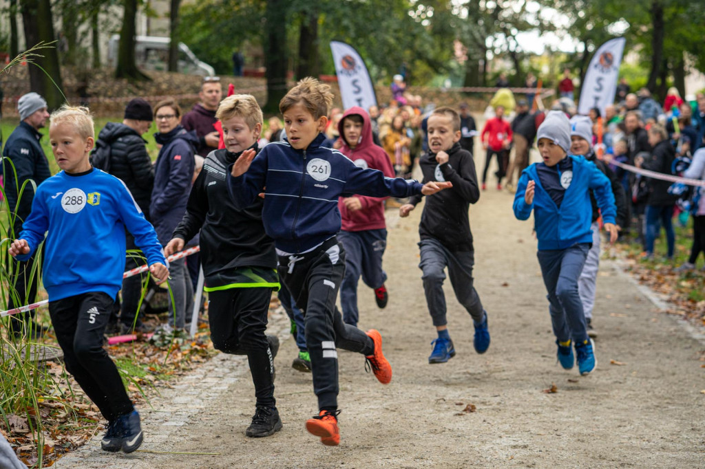 Charytatywny bieg dla Mikołaja na piątkę. Około 150. młodych sportowców na starcie!