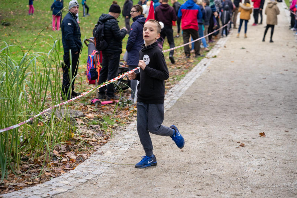 Charytatywny bieg dla Mikołaja na piątkę. Około 150. młodych sportowców na starcie!
