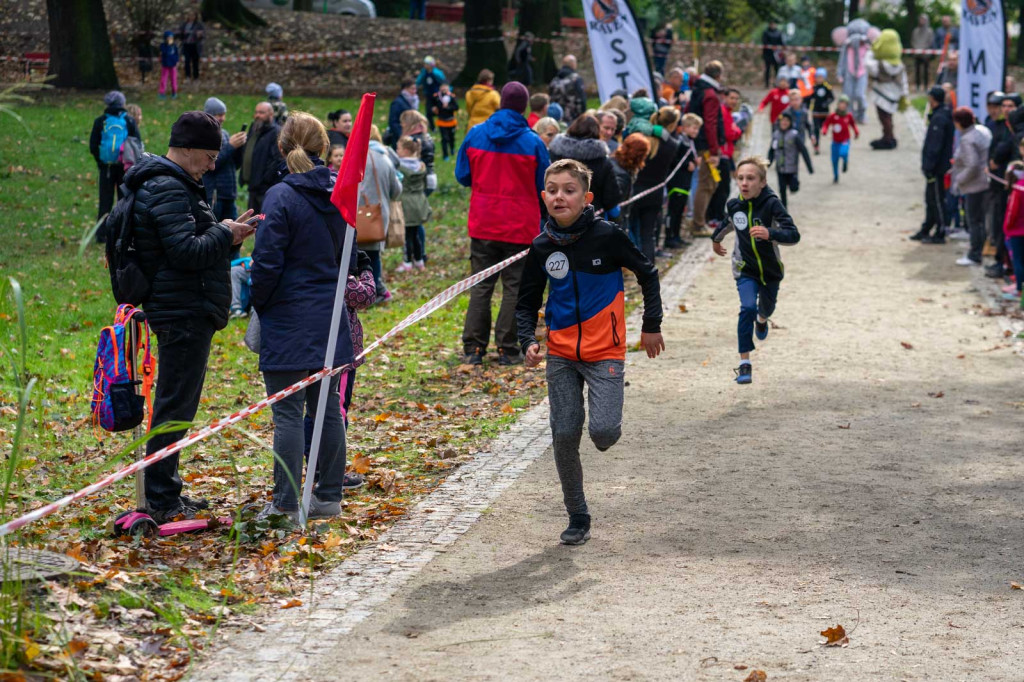 Charytatywny bieg dla Mikołaja na piątkę. Około 150. młodych sportowców na starcie!