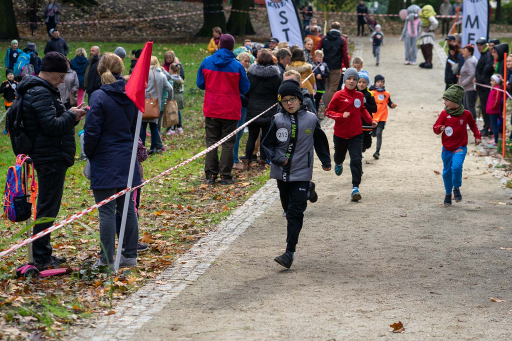 Charytatywny bieg dla Mikołaja na piątkę. Około 150. młodych sportowców na starcie!