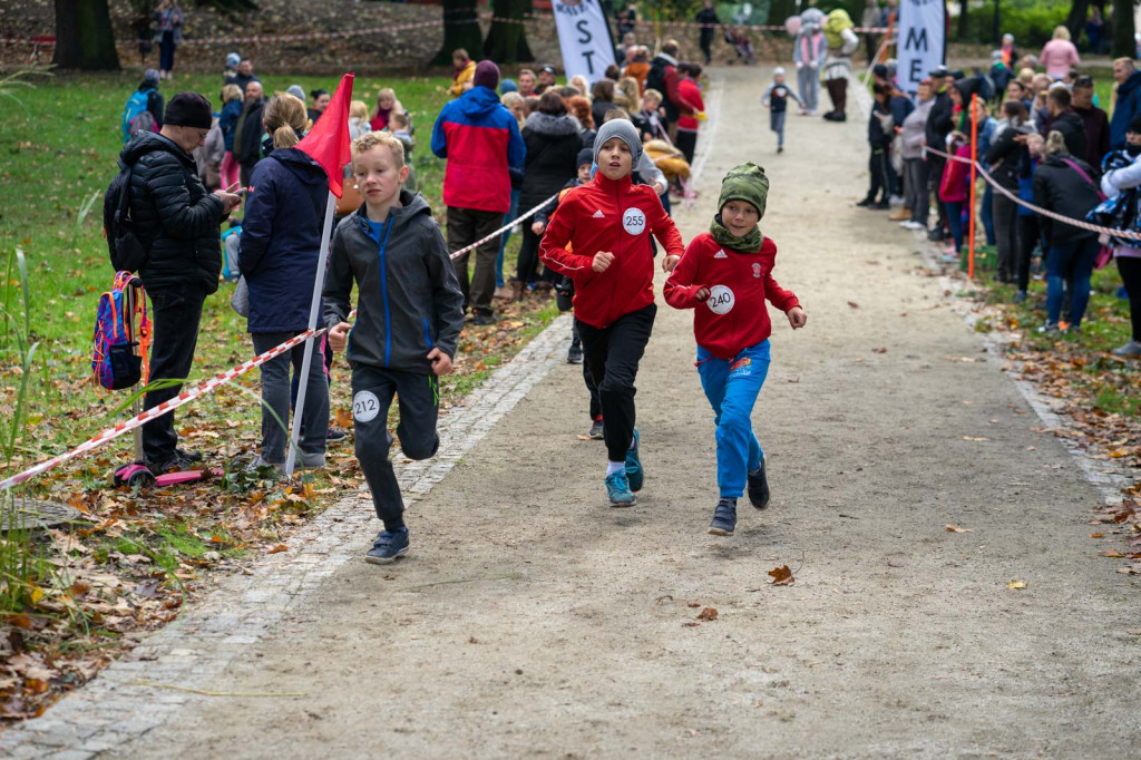 Charytatywny bieg dla Mikołaja na piątkę. Około 150. młodych sportowców na starcie!