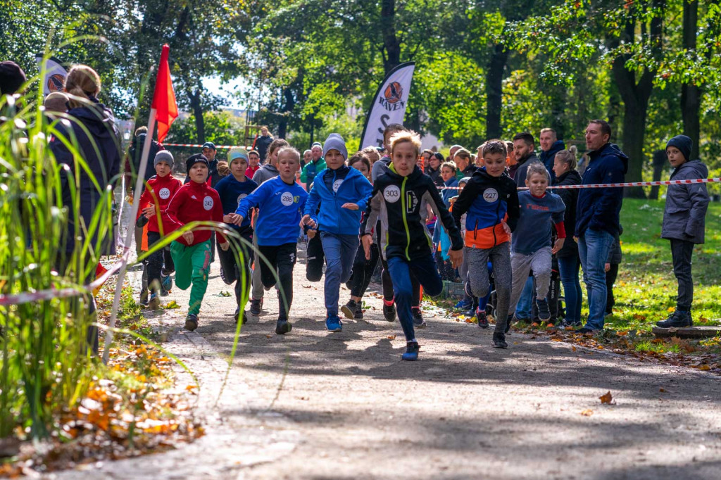 Charytatywny bieg dla Mikołaja na piątkę. Około 150. młodych sportowców na starcie!