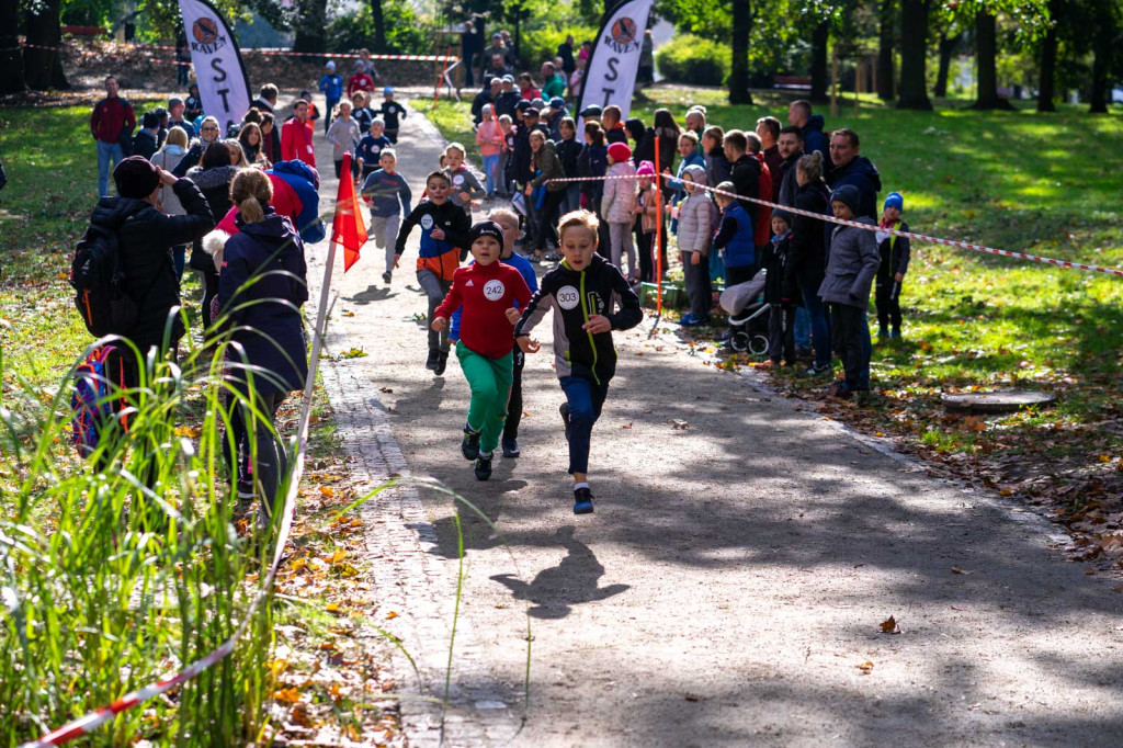 Charytatywny bieg dla Mikołaja na piątkę. Około 150. młodych sportowców na starcie!