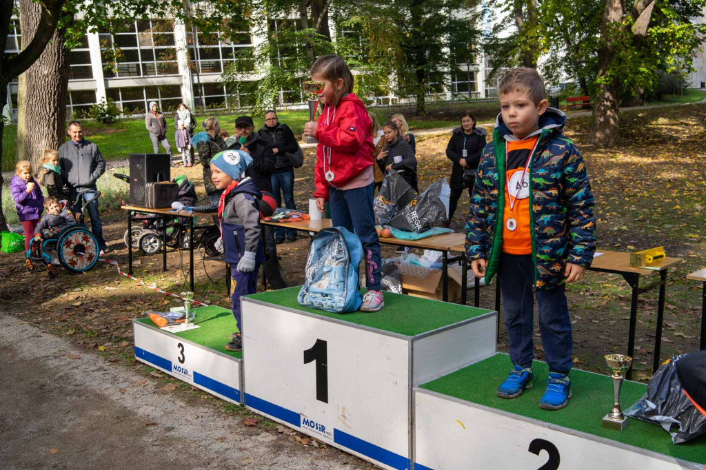 Charytatywny bieg dla Mikołaja na piątkę. Około 150. młodych sportowców na starcie!
