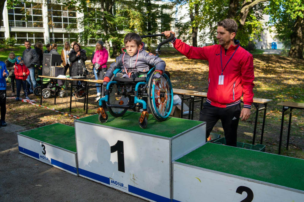 Charytatywny bieg dla Mikołaja na piątkę. Około 150. młodych sportowców na starcie!