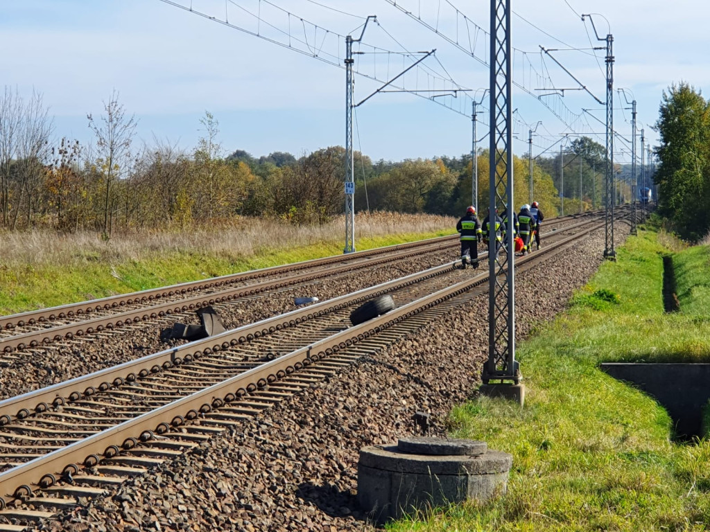 Brzeg: Osobówka zderzyła się z pociągiem