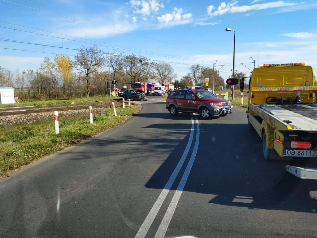 Brzeg: Osobówka zderzyła się z pociągiem