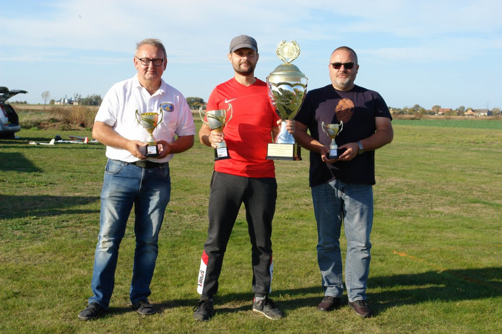 Pod Grodkowem rozegrano ostatnią rundę zawodów modelarskich