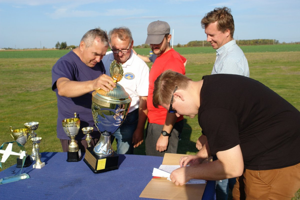 Pod Grodkowem rozegrano ostatnią rundę zawodów modelarskich