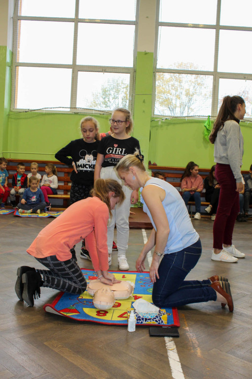 Uczniowie PSP w Olszance po raz kolejny biją rekord w jednoczesnej resuscytacji krążeniowo-oddechowej