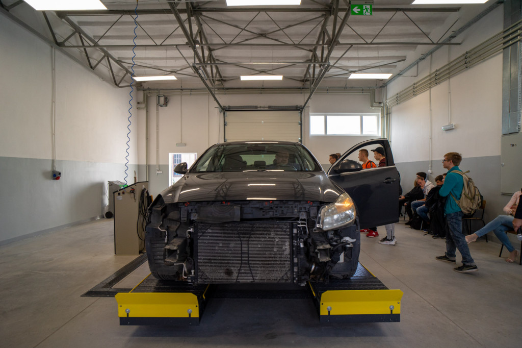 Nowy warsztat mechaniczny w Zespole Szkół Ponadpodstawowych w Grodkowie