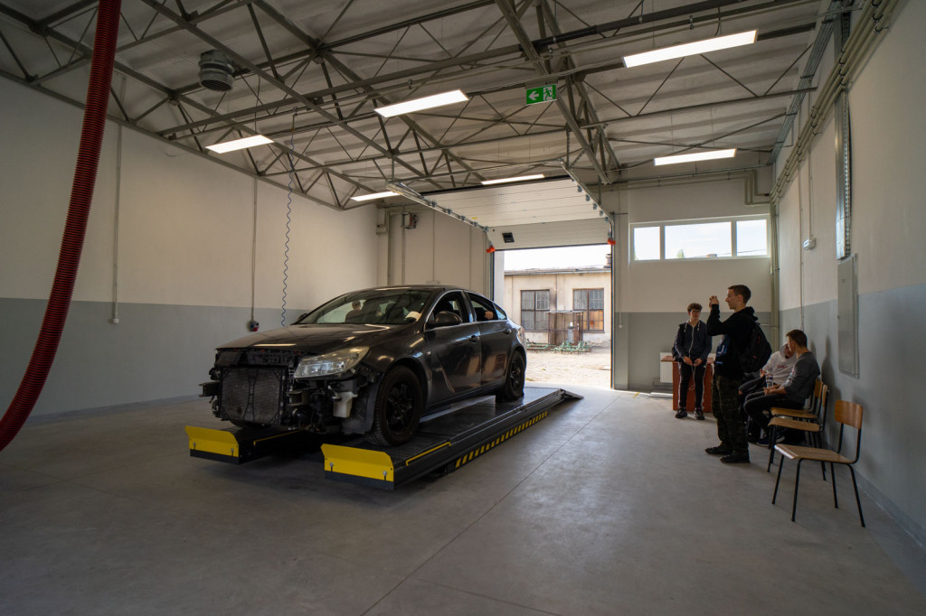 Nowy warsztat mechaniczny w Zespole Szkół Ponadpodstawowych w Grodkowie