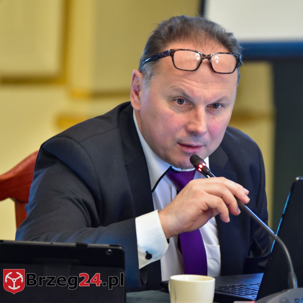 Będzie likwidacja oddziałów i redukcja etatów w BCM. 13 radnych przegłosowało plan naprawczy szpitala