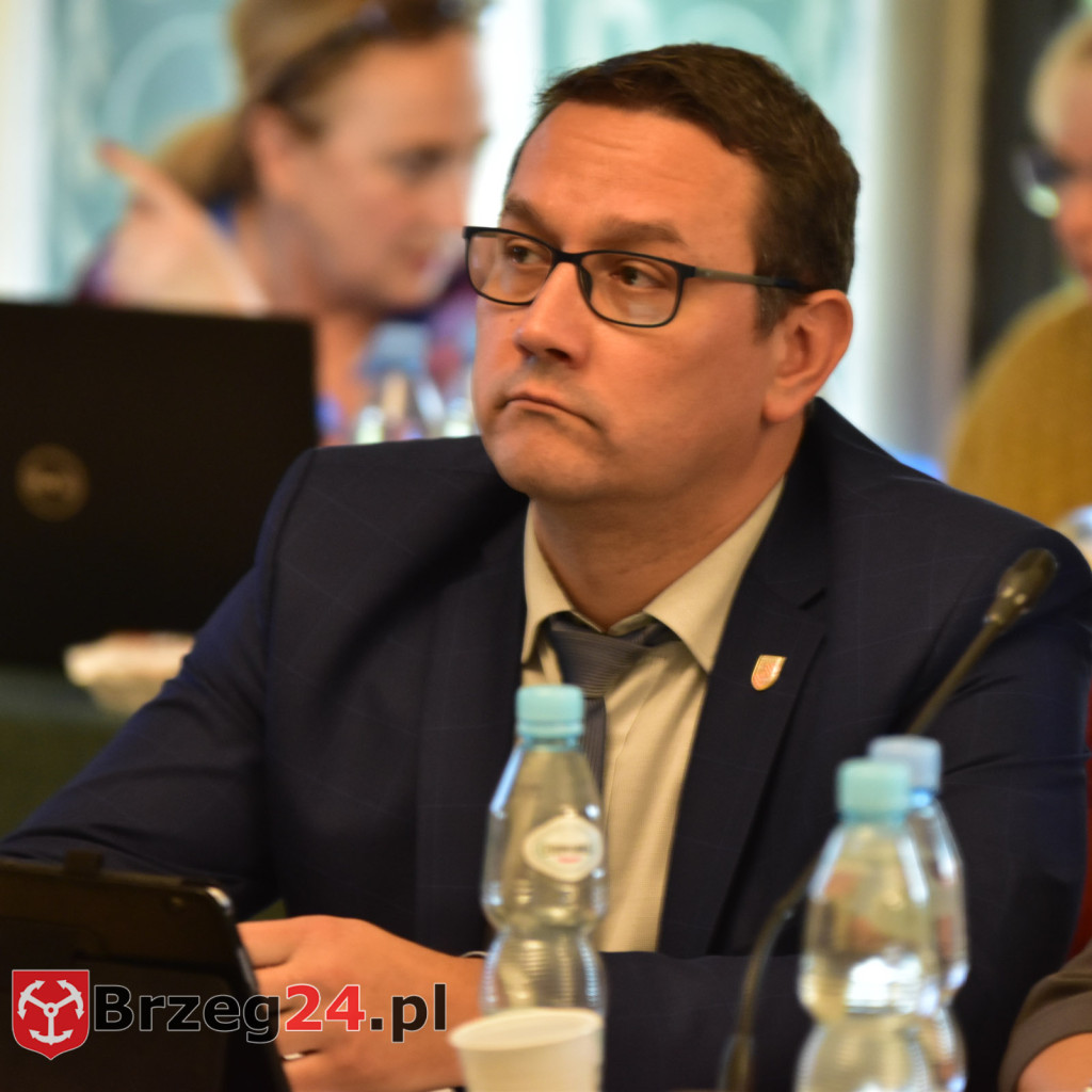 Będzie likwidacja oddziałów i redukcja etatów w BCM. 13 radnych przegłosowało plan naprawczy szpitala