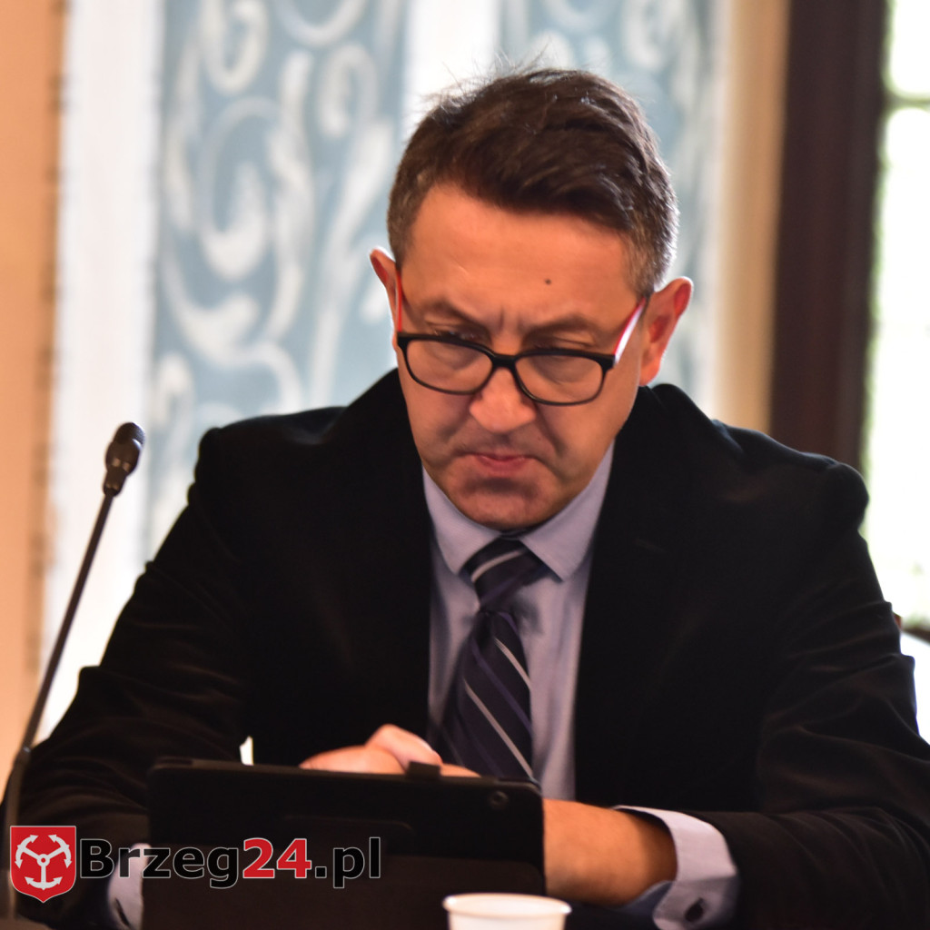 Będzie likwidacja oddziałów i redukcja etatów w BCM. 13 radnych przegłosowało plan naprawczy szpitala