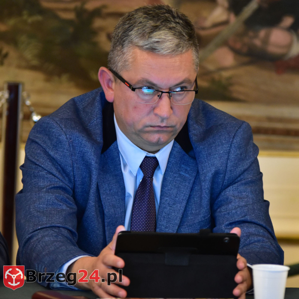 Będzie likwidacja oddziałów i redukcja etatów w BCM. 13 radnych przegłosowało plan naprawczy szpitala