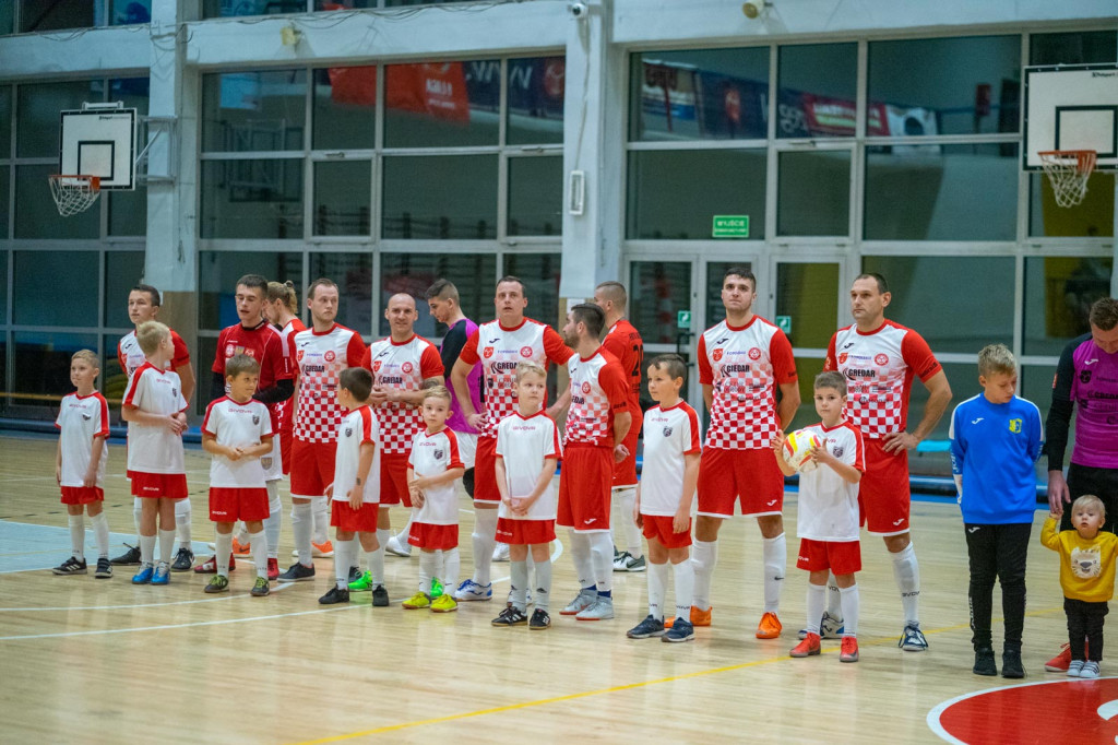 Ciężkie przetarcie Gredaru. Brzeżanie liderem po wygranej z Nowinami!
