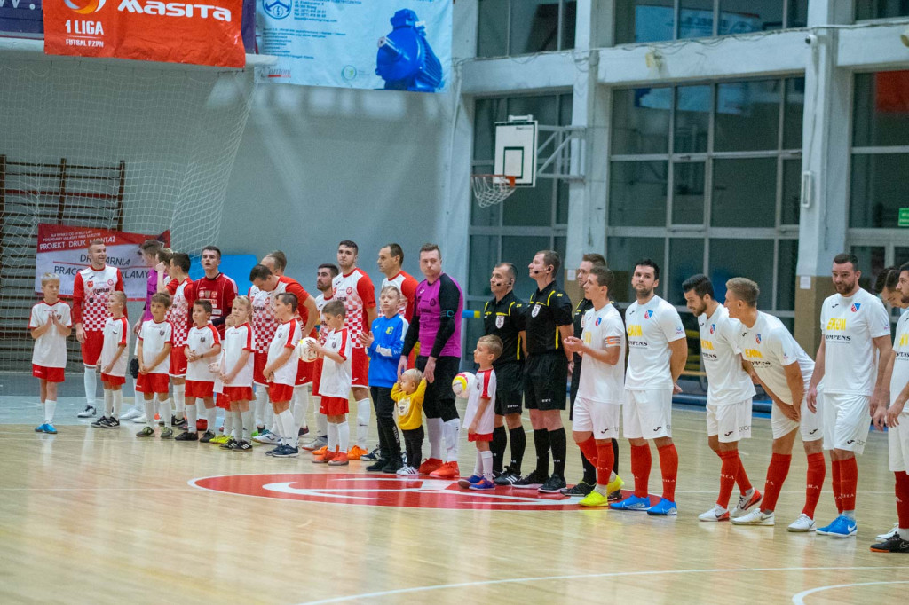 Ciężkie przetarcie Gredaru. Brzeżanie liderem po wygranej z Nowinami!