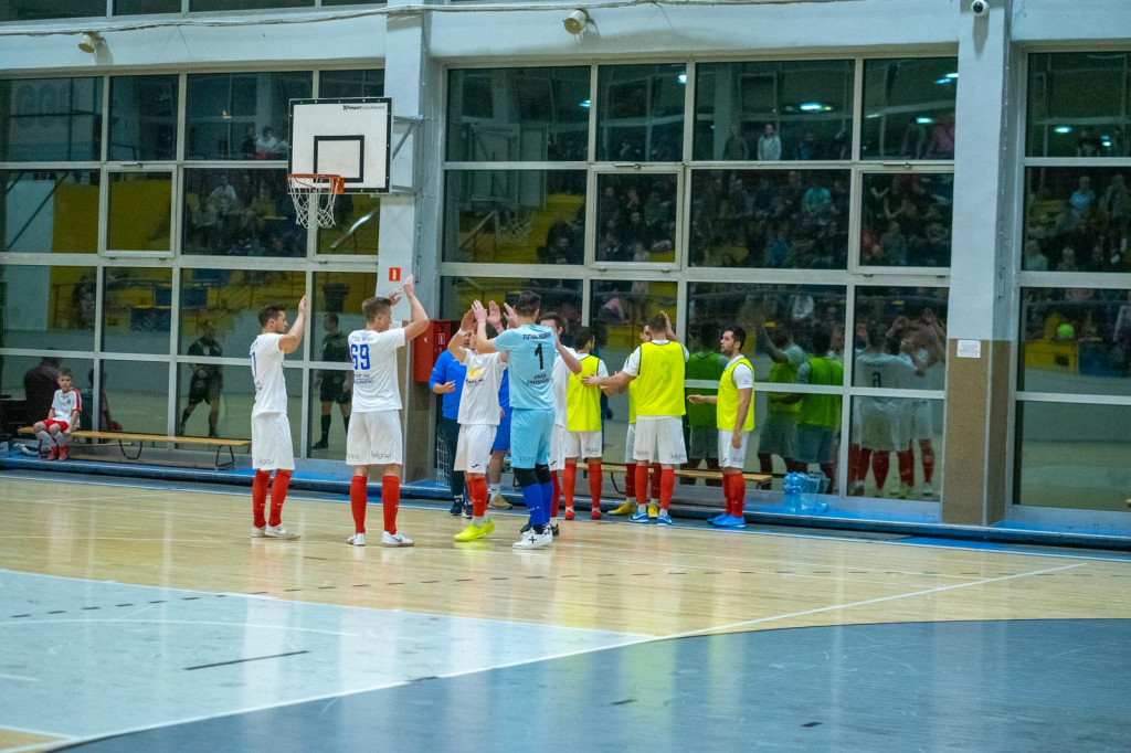Ciężkie przetarcie Gredaru. Brzeżanie liderem po wygranej z Nowinami!