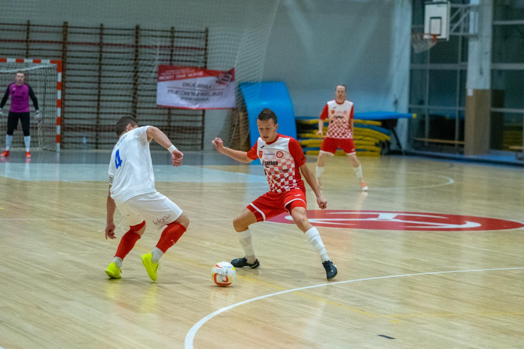 Ciężkie przetarcie Gredaru. Brzeżanie liderem po wygranej z Nowinami!