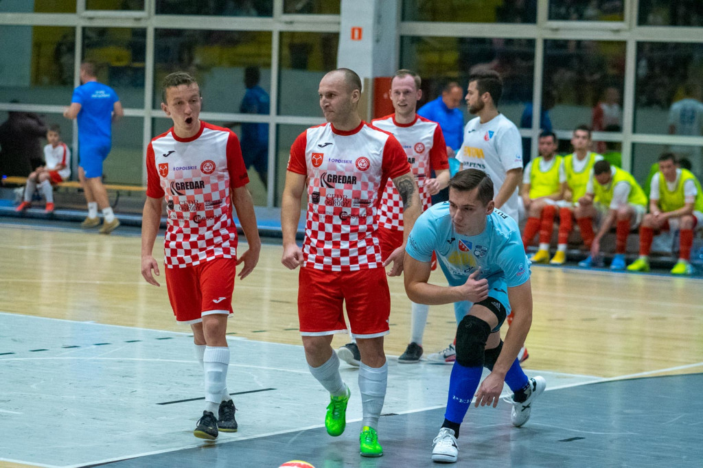 Ciężkie przetarcie Gredaru. Brzeżanie liderem po wygranej z Nowinami!