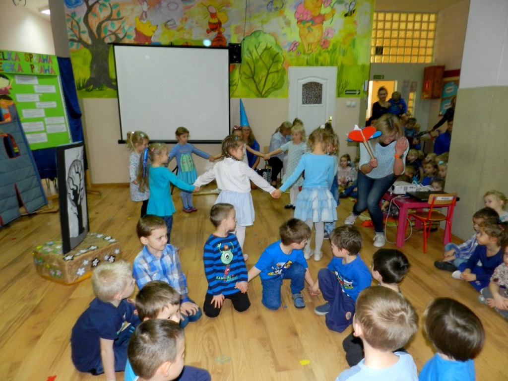 Dzieci z Przedszkola Publicznego nr 11 w Brzegu świętują Międzynarodowy Dzień Praw Dziecka wspólnie z UNICEF