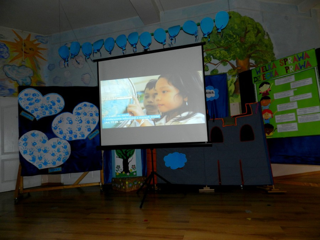 Dzieci z Przedszkola Publicznego nr 11 w Brzegu świętują Międzynarodowy Dzień Praw Dziecka wspólnie z UNICEF