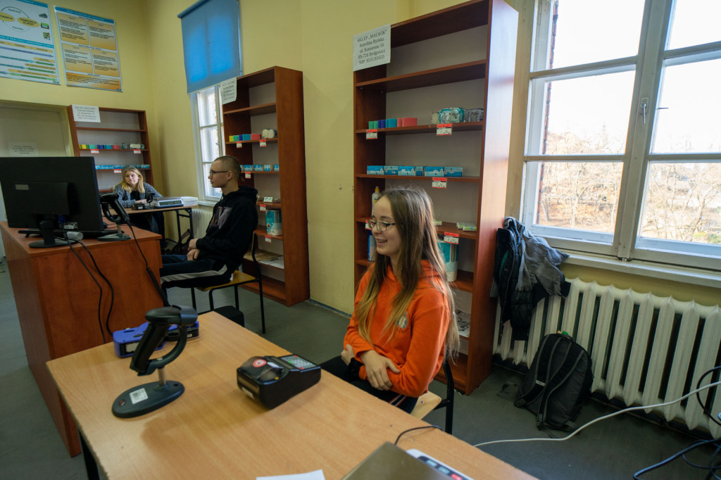 Nowe sale dydaktyczne w ZSB im. Księcia Jerzego II Piasta w Brzegu pozwolą na lepsze kształcenie w zawodach [zdjęcia]