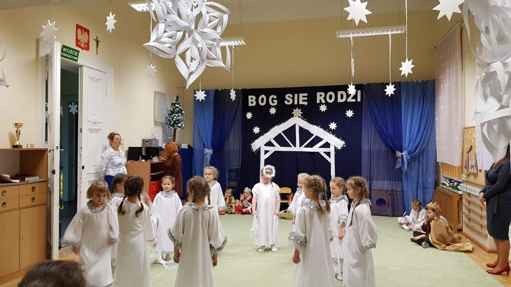 Bajkowe Jasełka w PP8 w Brzegu