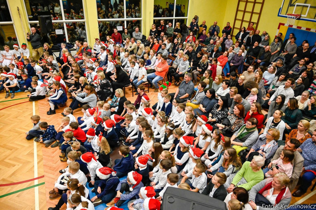 Czy Boże Narodzenie coś zmieni? Jasełka i kiermasz charytatywny w Ósemce