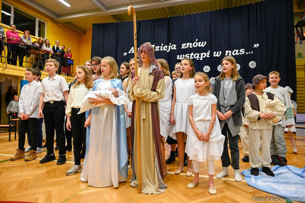 Czy Boże Narodzenie coś zmieni? Jasełka i kiermasz charytatywny w Ósemce