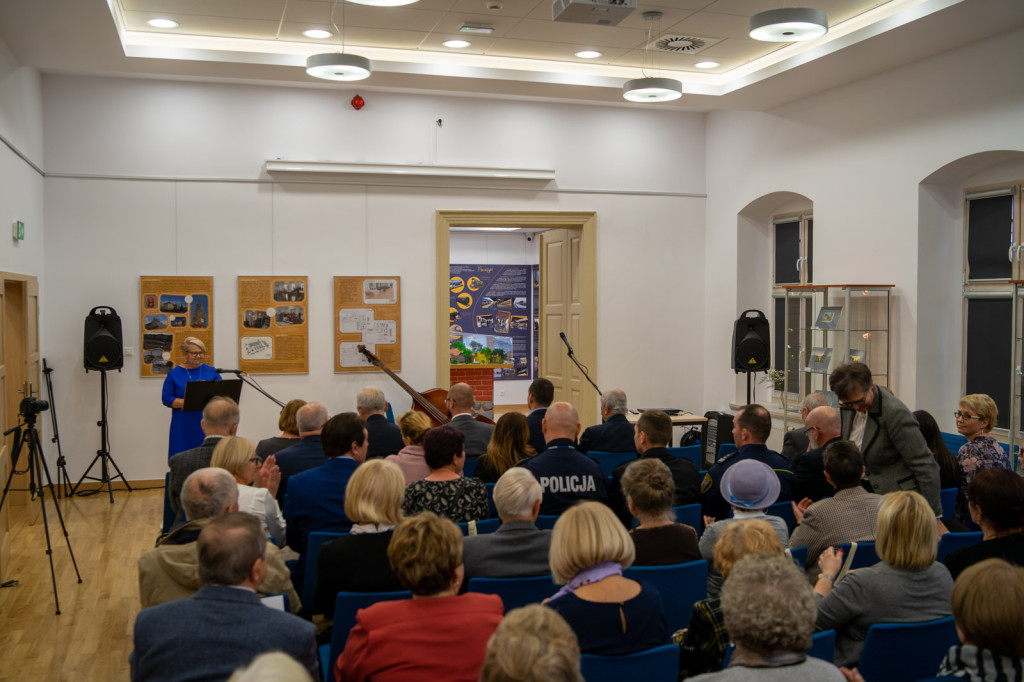 Ratusz w Grodkowie oficjalnie oddany do użytku po renowacji wnętrz