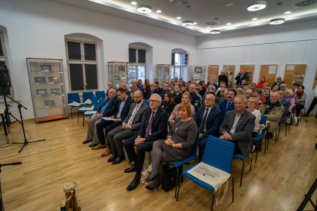 Ratusz w Grodkowie oficjalnie oddany do użytku po renowacji wnętrz