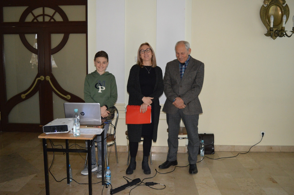 Niecodzienna lekcja historii w PSP w Lewinie Brzeskim