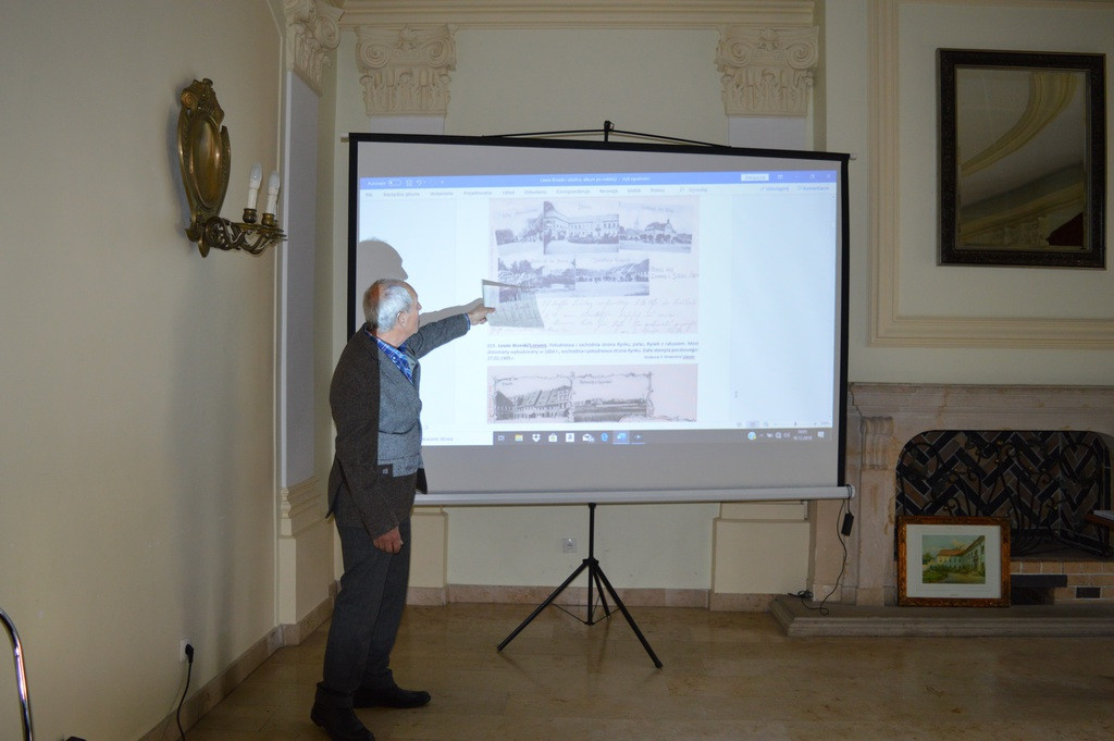 Niecodzienna lekcja historii w PSP w Lewinie Brzeskim