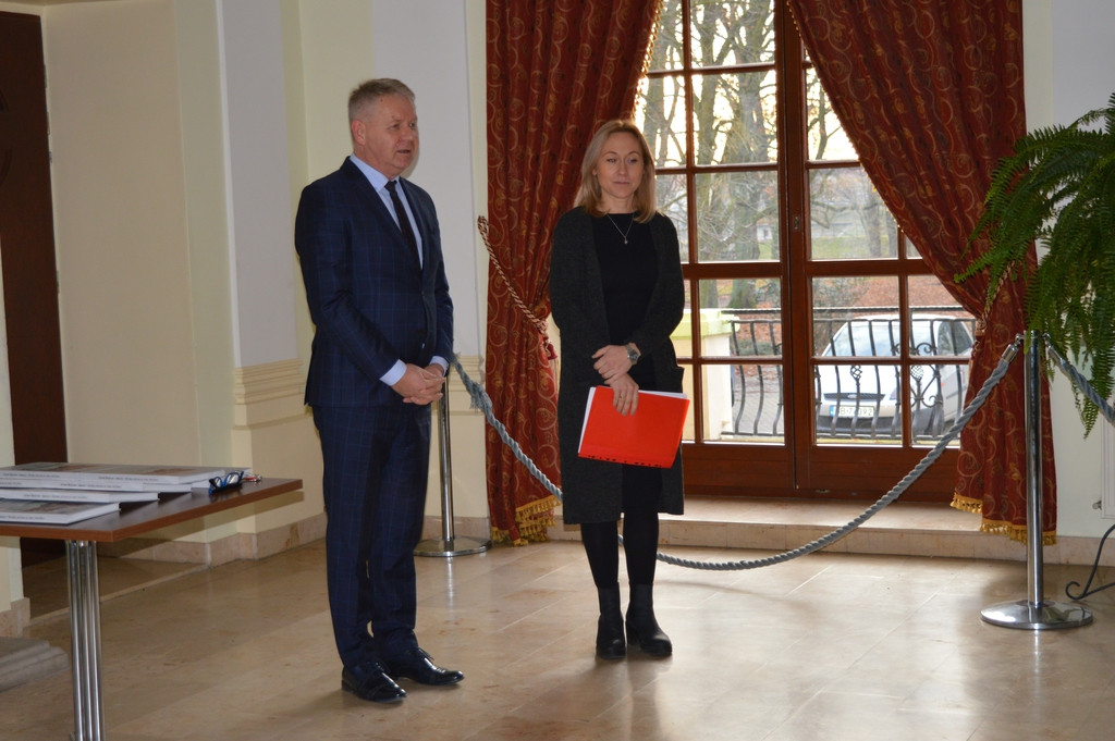 Niecodzienna lekcja historii w PSP w Lewinie Brzeskim