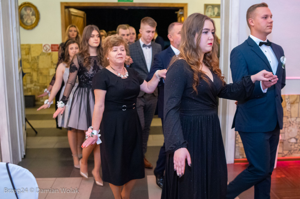 Studniówka 2020 w Zespole Szkół Ponadpodstawowych w Grodkowie [zdjęcia]