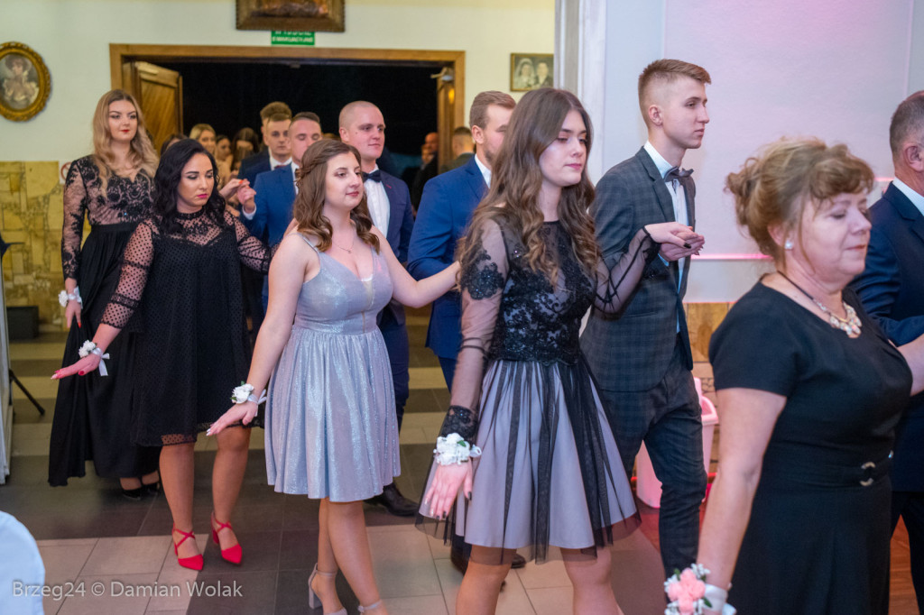 Studniówka 2020 w Zespole Szkół Ponadpodstawowych w Grodkowie [zdjęcia]