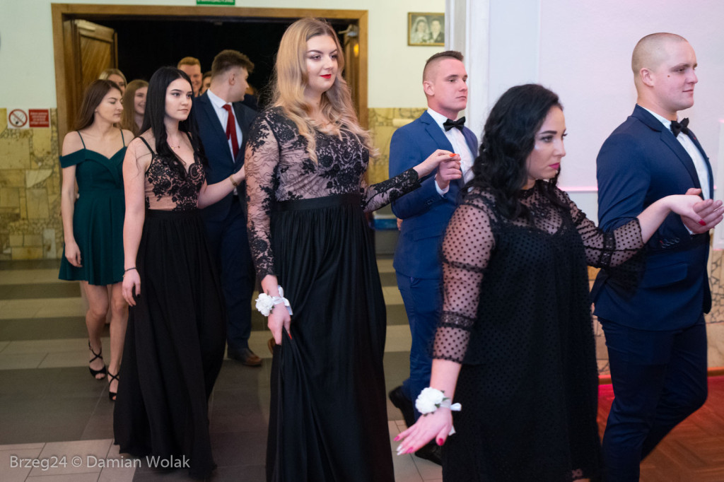 Studniówka 2020 w Zespole Szkół Ponadpodstawowych w Grodkowie [zdjęcia]