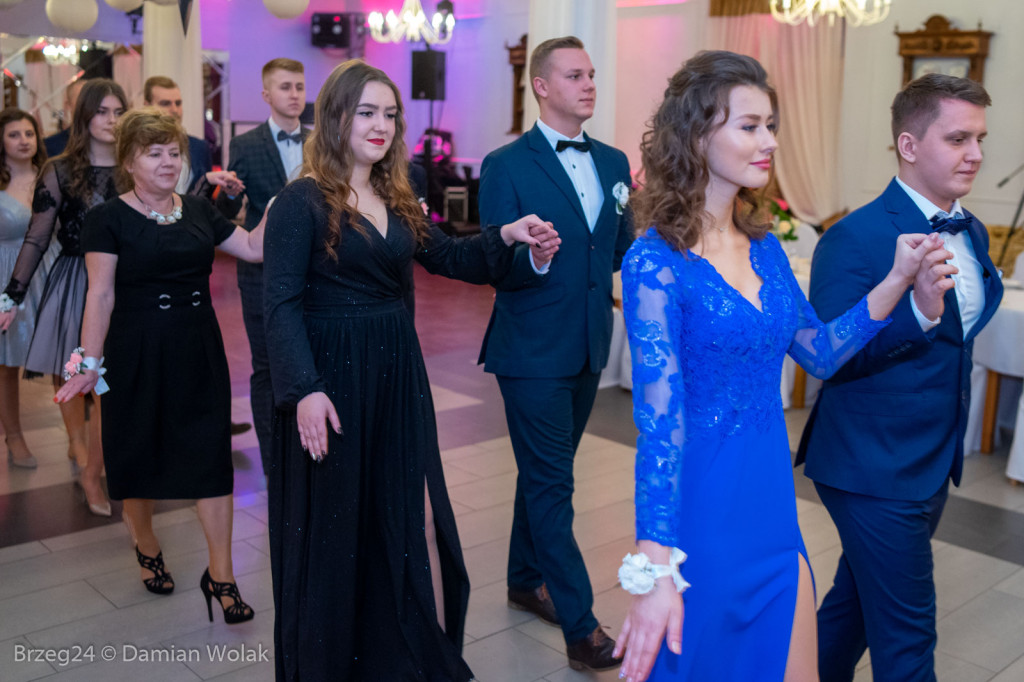 Studniówka 2020 w Zespole Szkół Ponadpodstawowych w Grodkowie [zdjęcia]