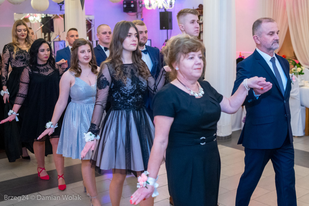 Studniówka 2020 w Zespole Szkół Ponadpodstawowych w Grodkowie [zdjęcia]