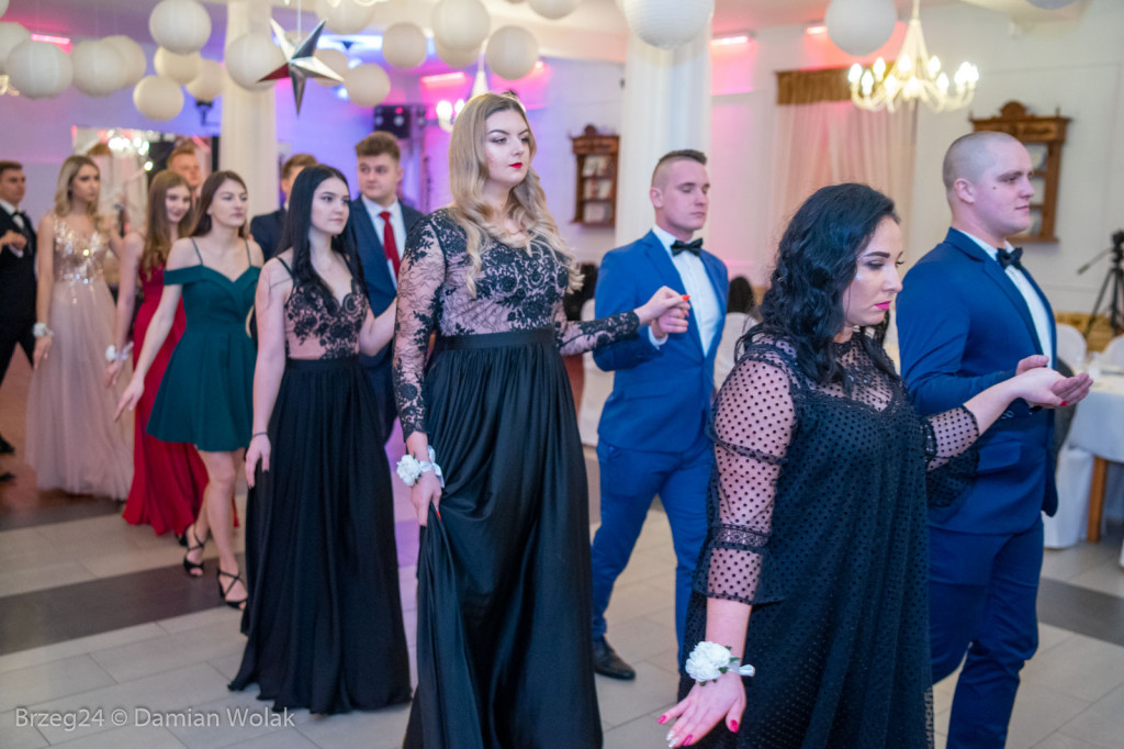 Studniówka 2020 w Zespole Szkół Ponadpodstawowych w Grodkowie [zdjęcia]