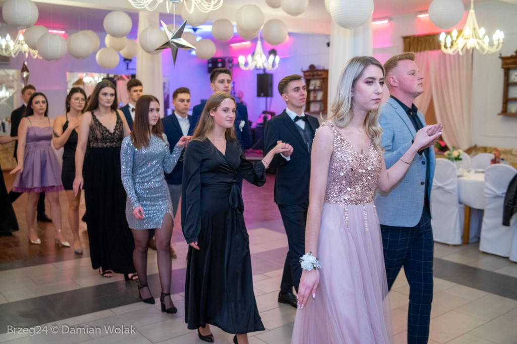 Studniówka 2020 w Zespole Szkół Ponadpodstawowych w Grodkowie [zdjęcia]